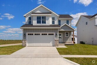 Building Photo - 1505 NE Savana Dr