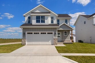 Building Photo - 1505 NE Savana Dr