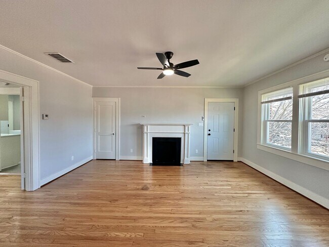 Building Photo - 526 S Bonner Ave