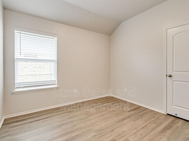 Building Photo - 10710 Lawson Pl Rd