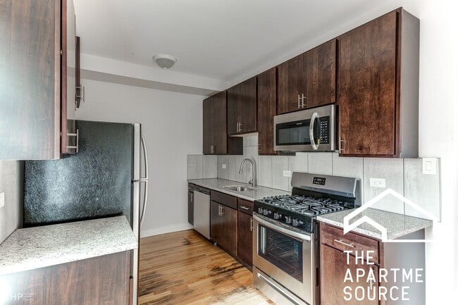 Foto del edificio - 3356 W Montrose Ave