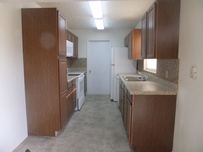 Building Photo - 1174 SW Hutchins St