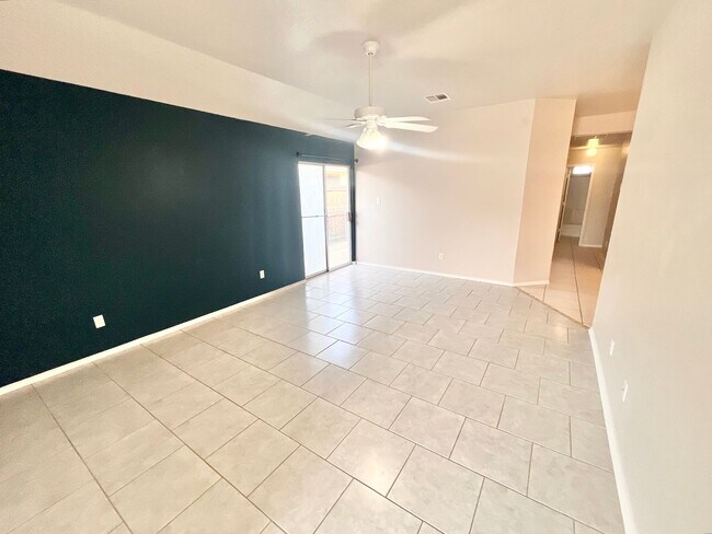 Foto del edificio - NEW IN MANAGEMENT - AVAILABLE JAN 1ST