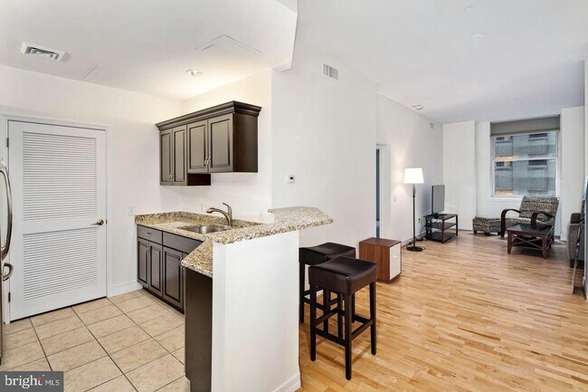 Building Photo - 1600-18 Arch St