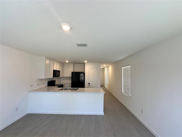 Foto del edificio - 823 Sandhill Crane Ln
