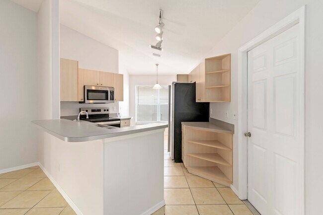 Building Photo - 1612 Summer Breeze Way
