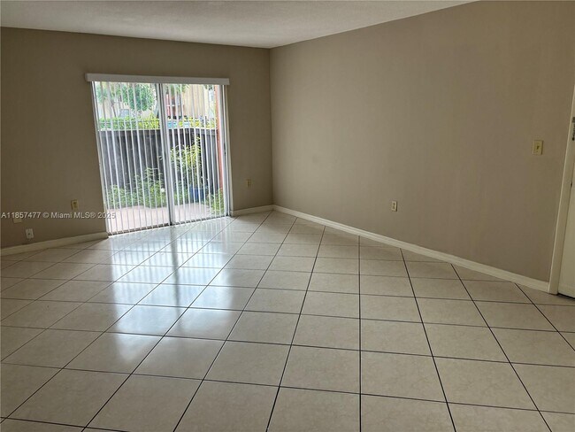 Foto del edificio - 10748 N Kendall Dr