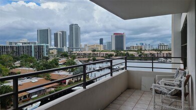 Building Photo - 2500 Parkview Dr