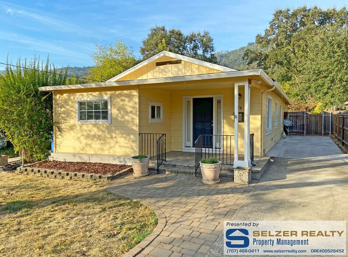 Primary Photo - Roomy 3 bd. home w/ big yard in the heart ...