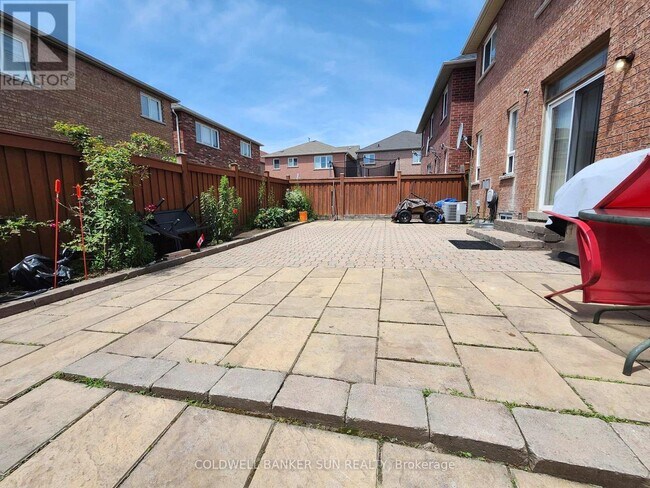 Photo du bâtiment - 31 Powell Dr