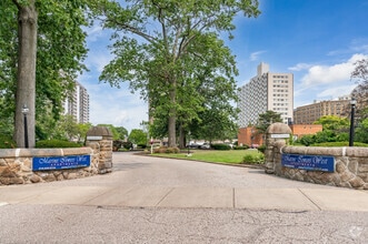 Building Photo - Marine Towers West