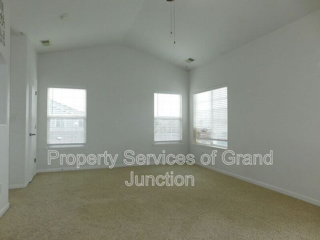 Building Photo - 2464 Thunder Mountain Drive