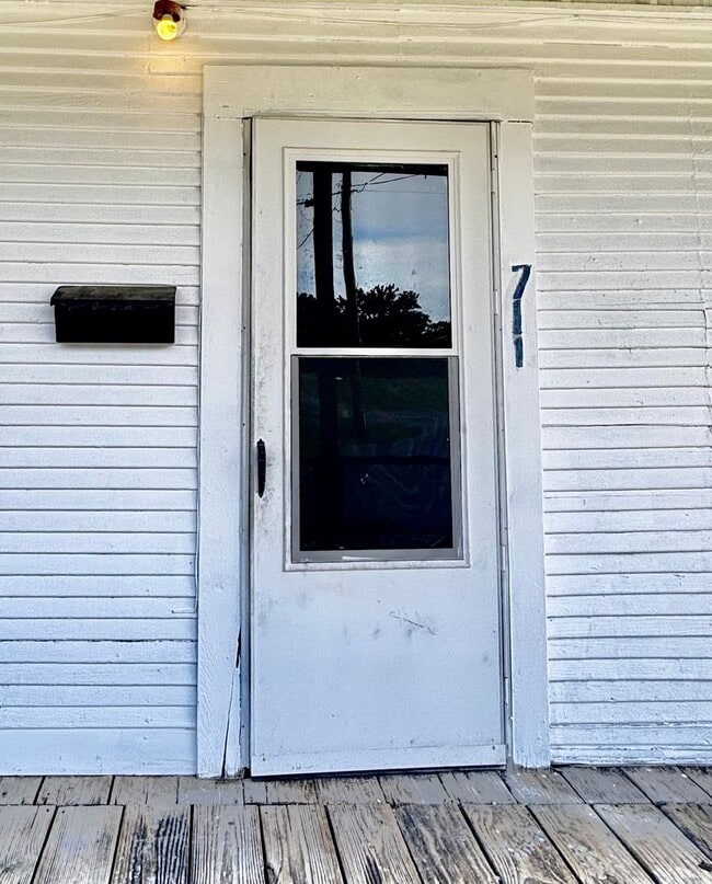 Building Photo - AFFORDABLE DUPLEX IN RAYNE!