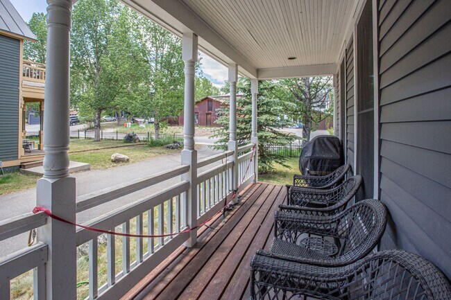 Building Photo - Year lease! Downtown Breck! Walk to town a...