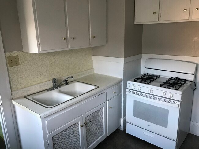 Foto del edificio - 2104 Hartford Ave