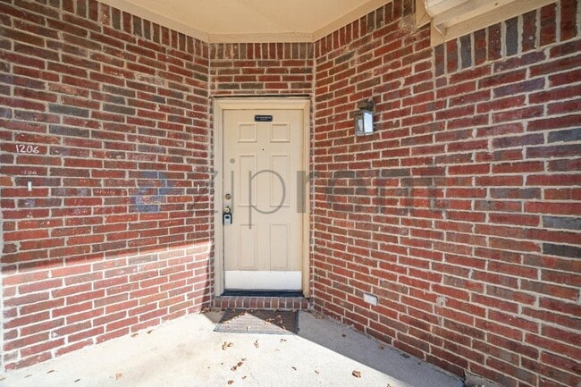 Building Photo - Unit