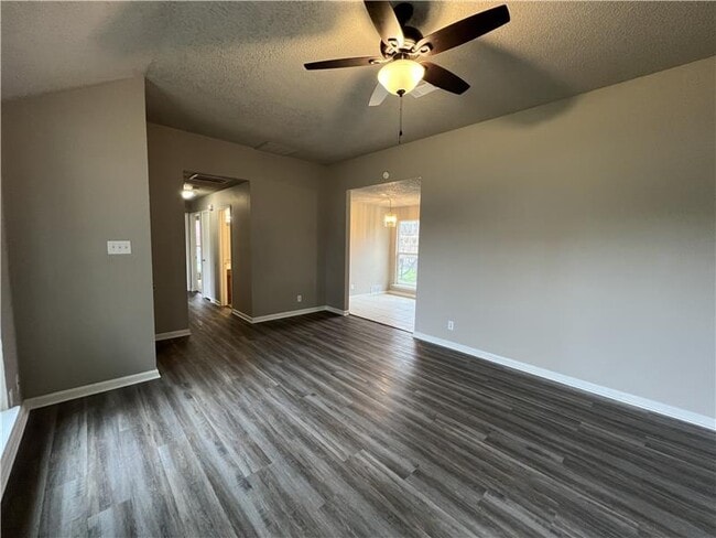 Building Photo - 2111 Caprice Dr