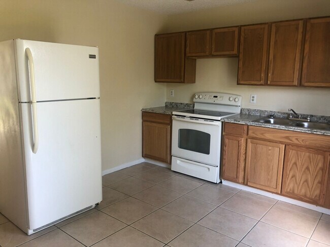 Building Photo - 16xx Barbarie Ln