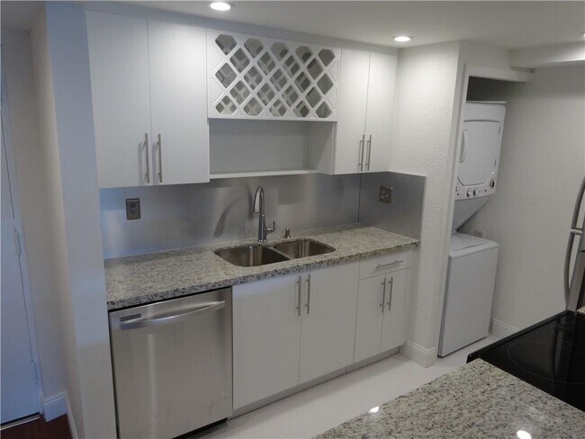 Foto del edificio - 220 Lakeview Dr