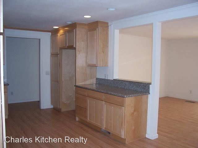 Building Photo - 3 br, 2 bath House - 605 W. Winnie Lane