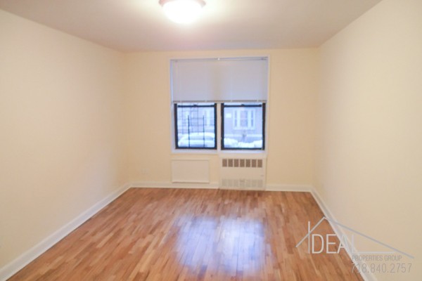 Building Photo - Pristine Studio in Sunset Park!