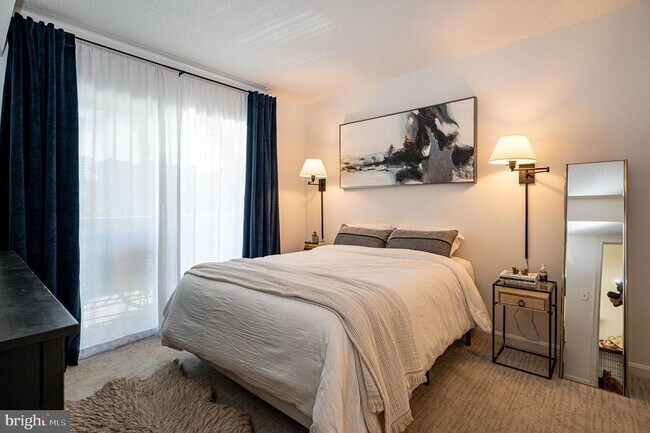 Foto del edificio - 3101 N Hampton Dr