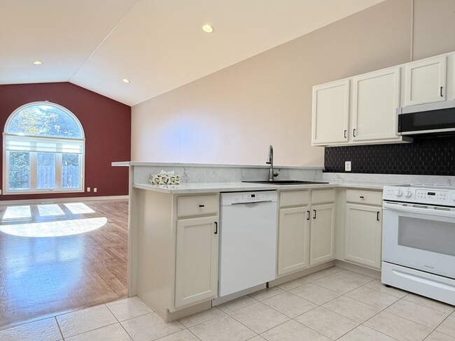 Building Photo - 847 Cousineau Rd