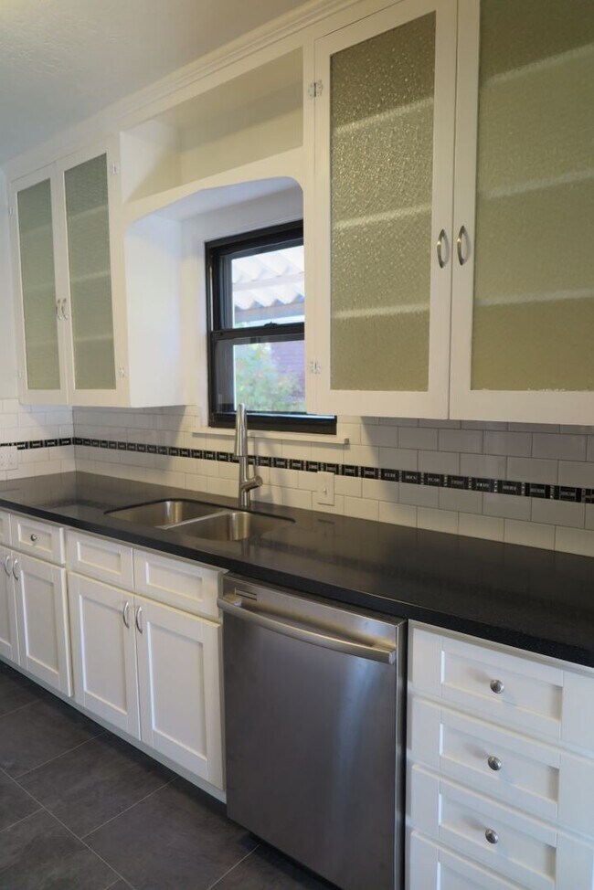 Foto del edificio - Sugar House 3 Bedroom Home