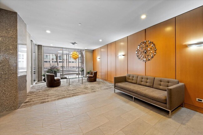 Foto del edificio - 2930 N Sheridan Rd