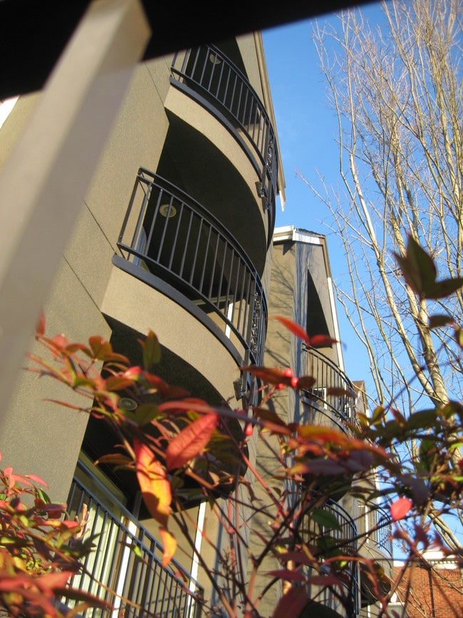 Rivendell Balcony - Yugo Seattle Rivendell