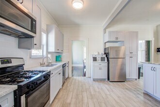 Building Photo - 3304 Avenue Q