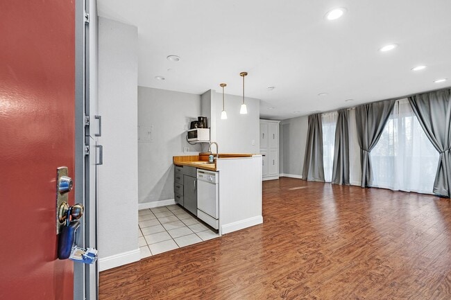 Photo - Beautifully updated studio condo at coveted Peninsula Place community in San Bruno