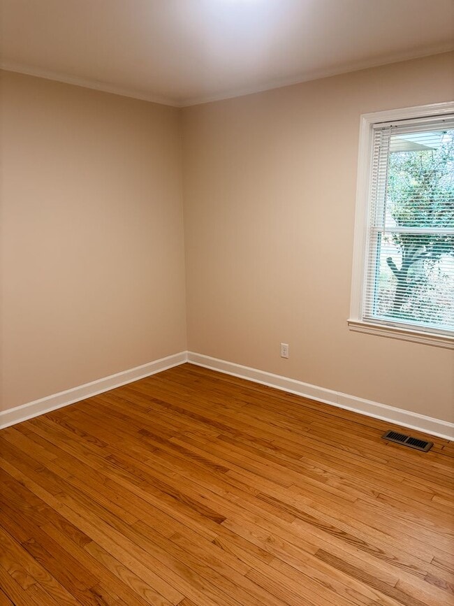 Building Photo - 609 E Chelly St