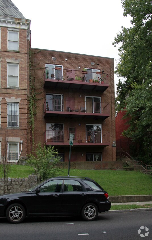 Foto principal - 1700 Irving St NW