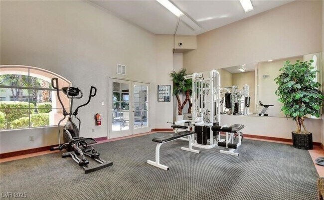 Foto del edificio - 2975 Bluegrass Ln