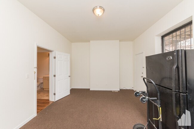 Foto del edificio - 2835 W Medill Ave