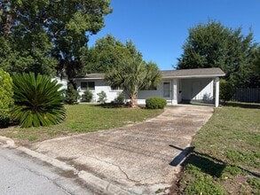 Building Photo - 2224 Edgewood Dr