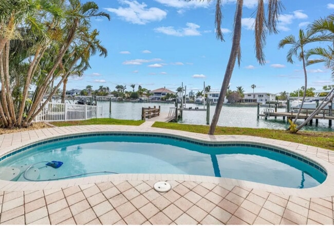 Building Photo - 10128 Yacht Club Dr