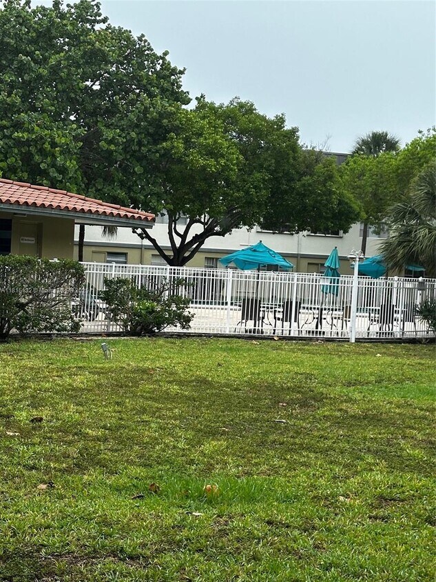 Foto del edificio - 270 Layne Blvd