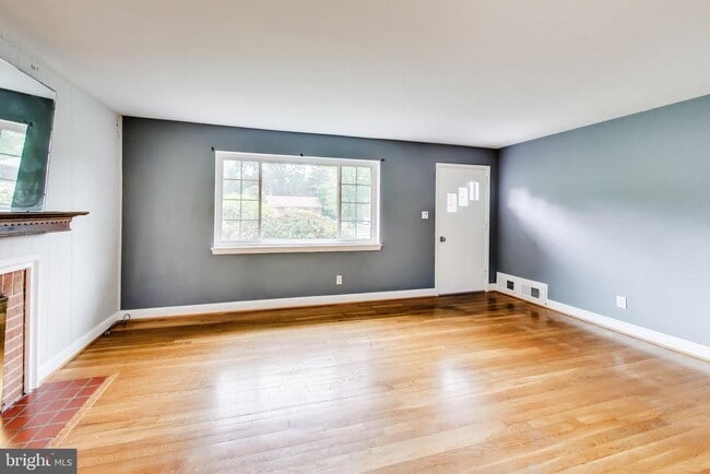 Building Photo - 7215 Normandy Ln