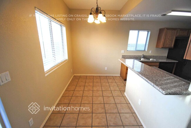 Building Photo - 7204 S 8th Way