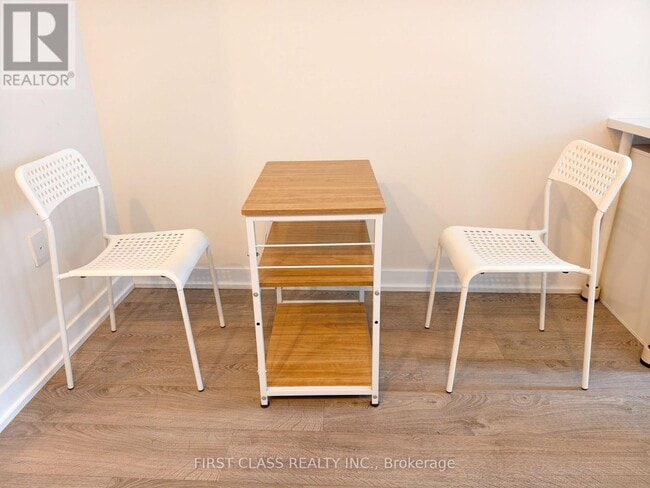 Building Photo - 99 John St