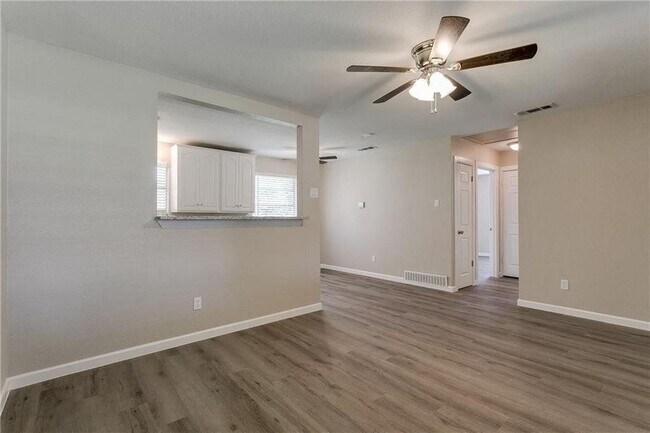 Building Photo - 1316 E Park Dr