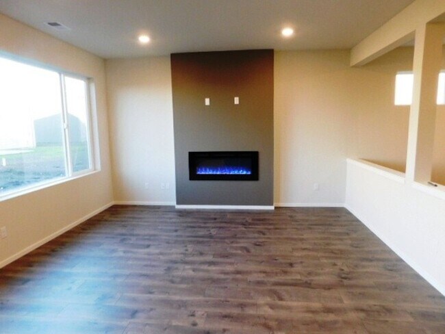 Foto del edificio - 4Bd/2.5 Ba Two Story Home - Available Soon!