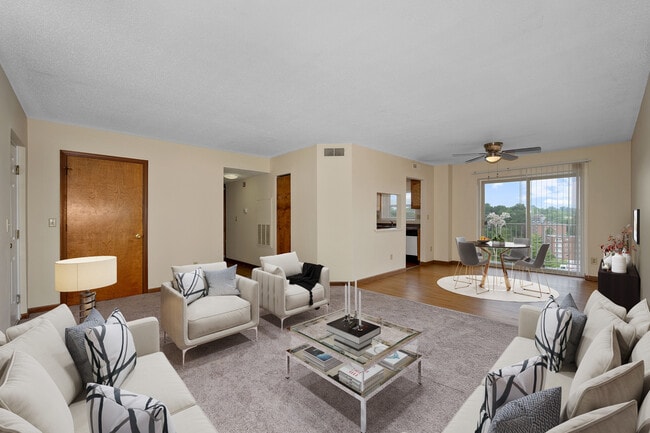 Building Photo - Vantage Pointe West Apartment Homes
