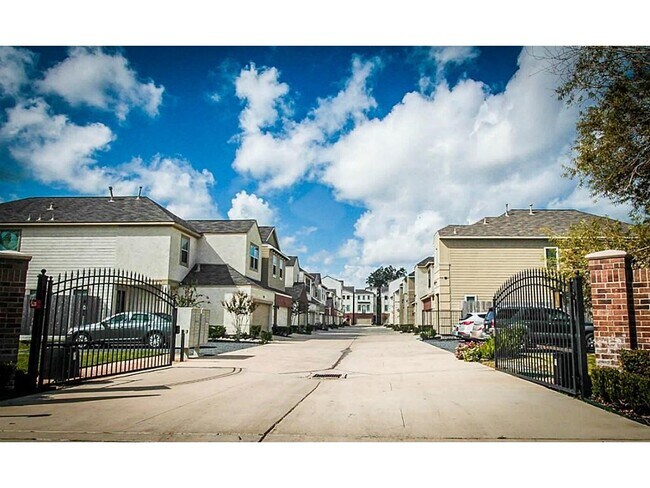 Foto del edificio - 1203 Cedarpost Tree Springs Pl