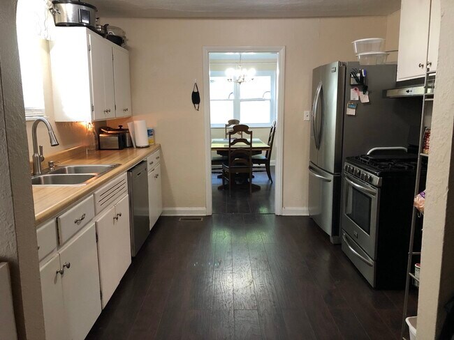 Kitchen - 2122 Enslow Blvd
