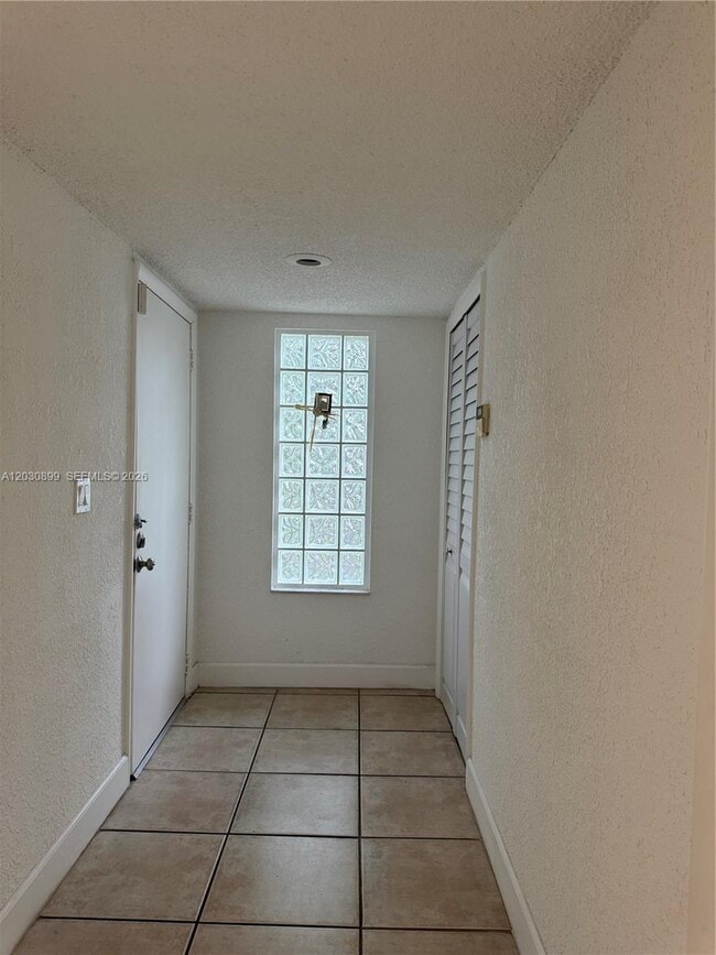 Building Photo - 16184 Laurel Dr