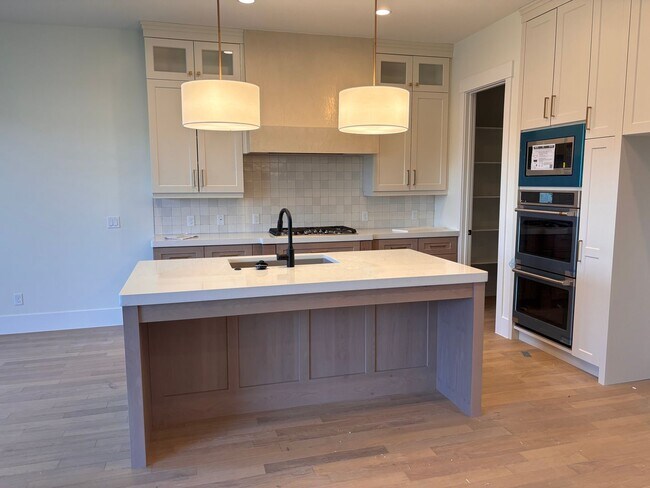 Building Photo - Beautiful 5 bedroom 4 bath in Desert Canyons