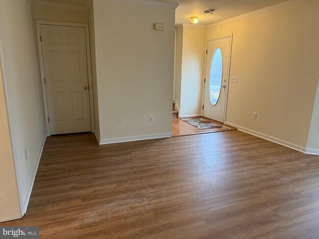 Foto del edificio - 700 E H St